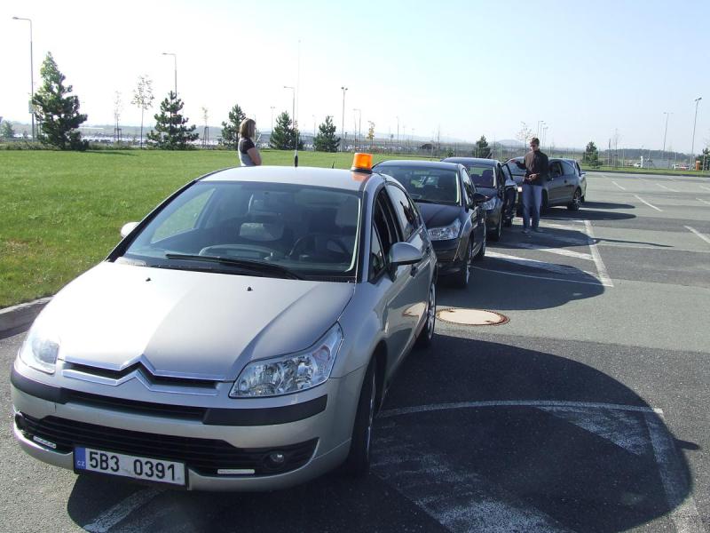 velitelsk vz zepedu a kolona nachystan na spanilou jzdu